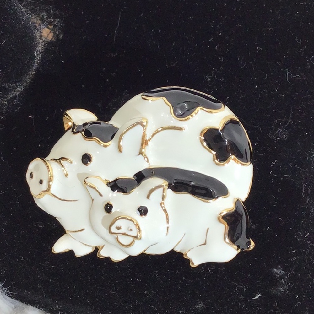 Vintage enamel b/w 2 pigs brooch/pin